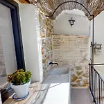 아파트 Ca La Iaia En Con Terraza Y Encanto Mediterraneo By Family Homes