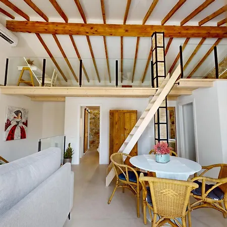 Ca La Iaia En Con Terraza Y Encanto Mediterraneo By Family Homes